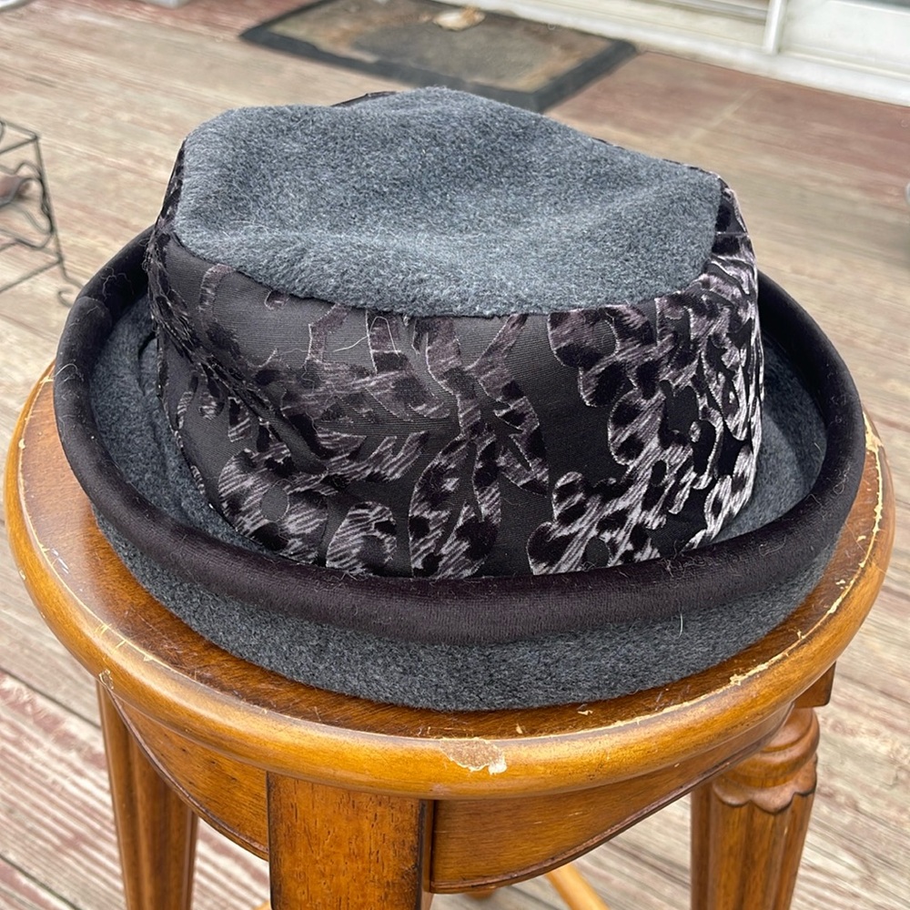Madcap Vintage Hat/ Gray + Black Textured